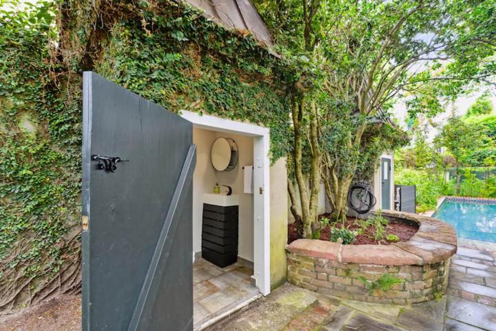 Serene Cottage With Beautiful Garden And Heated Pool Charleston Bagian luar foto