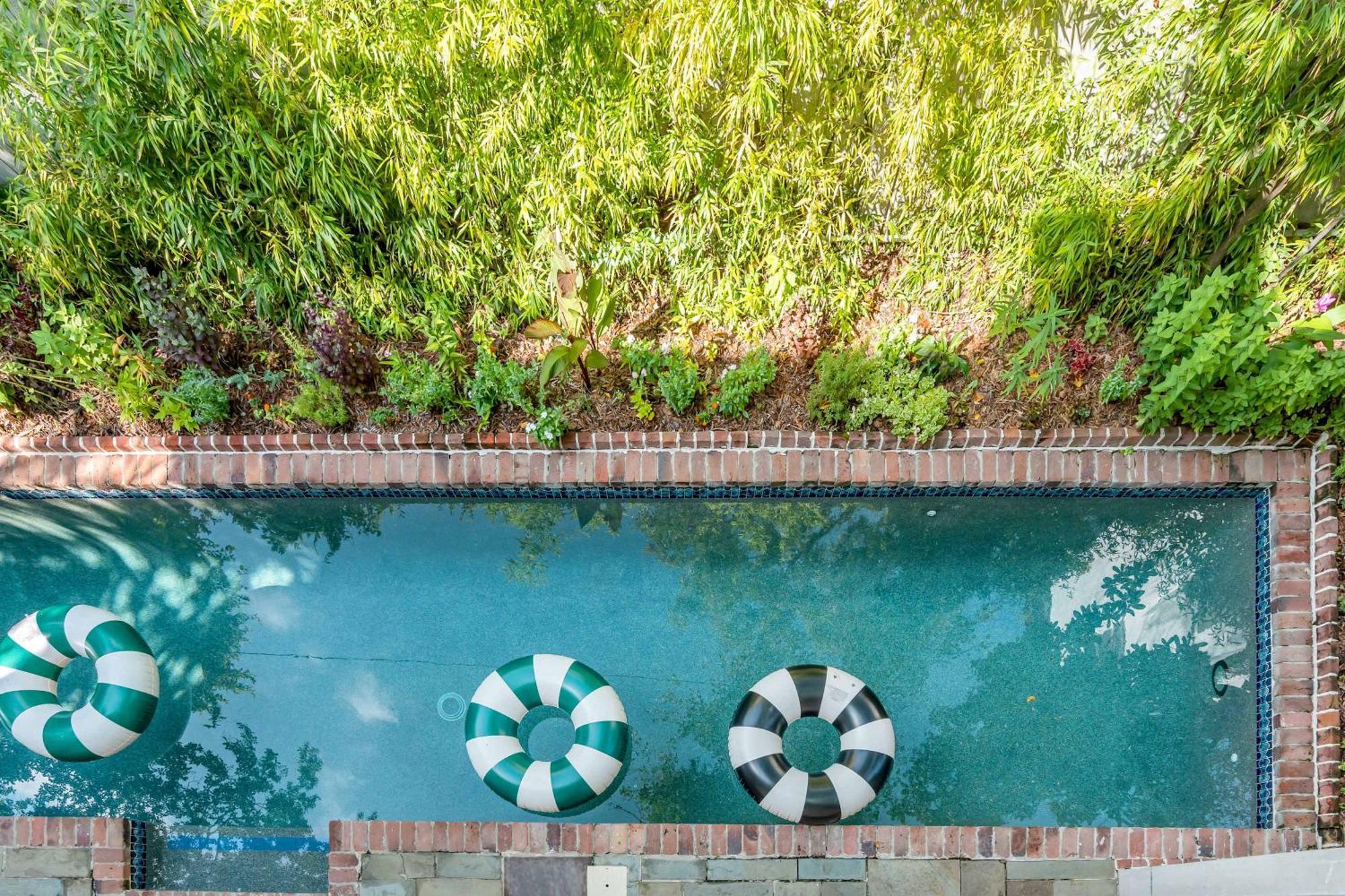 Serene Cottage With Beautiful Garden And Heated Pool Charleston Bagian luar foto