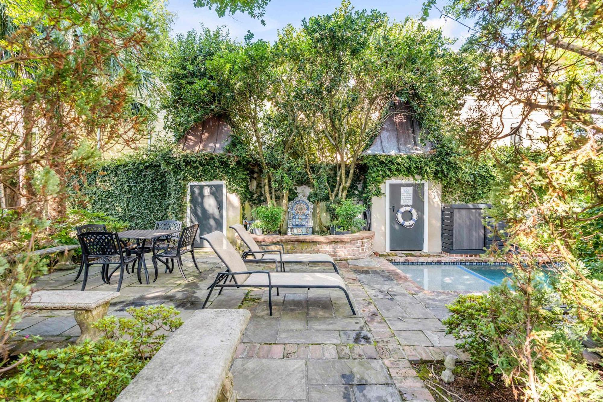 Serene Cottage With Beautiful Garden And Heated Pool Charleston Bagian luar foto